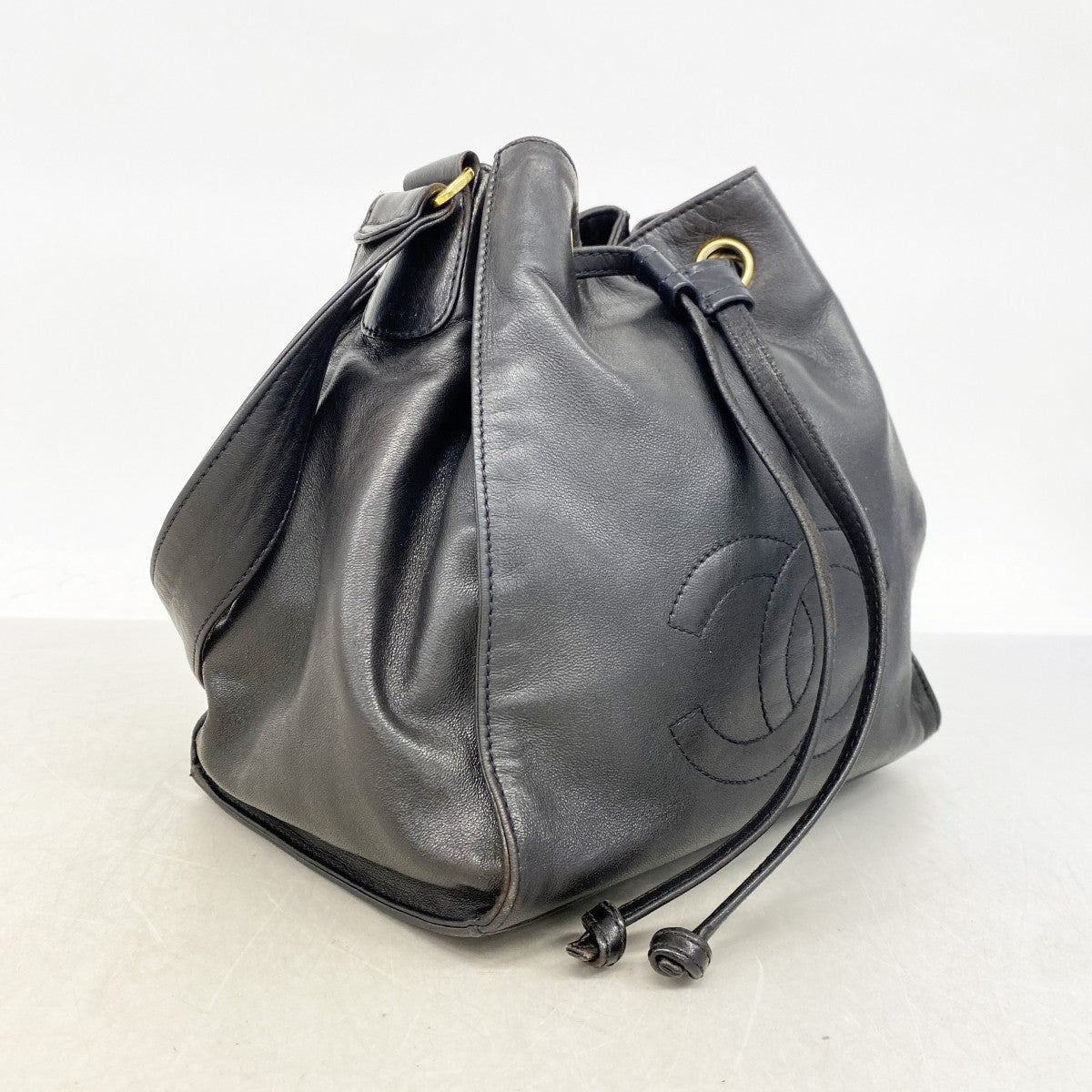 【6fd5782】シャネル ショルダーバッグ ラムスキン ブラック ゴールド金具【中古】レディース