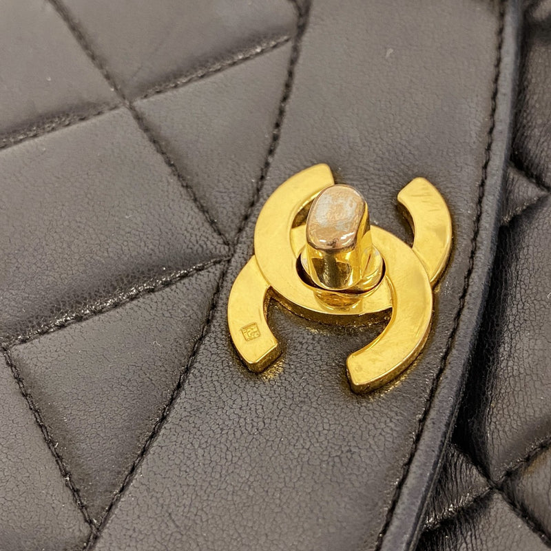 【6fd5927】シャネル ショルダーバッグ ダイアナ チェーンショルダー ラムスキン ブラック ゴールド金具【中古】レディース