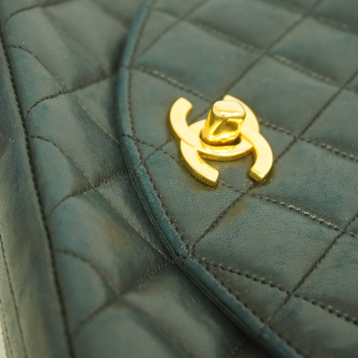 【6fd6018】シャネル ショルダーバッグ マトラッセ チェーンショルダー ラムスキン ブラック ゴールド金具【中古】レディース