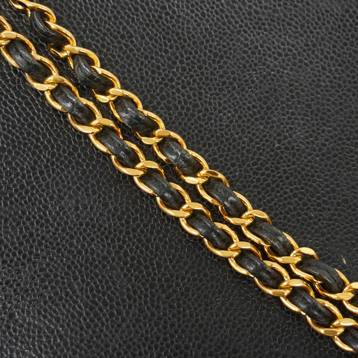 【6fd6067】シャネル ショルダーバッグ チェーンショルダー キャビアスキン ブラック ゴールド金具【中古】レディース