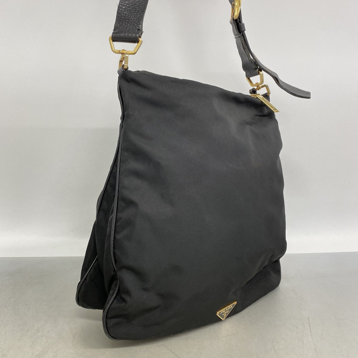 【6fd6261】プラダ ショルダーバッグ テスート ナイロン ブラック ゴールド金具【中古】レディース