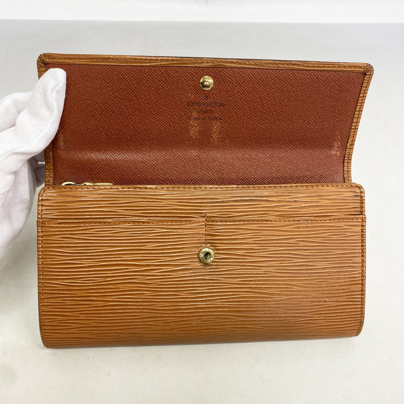 【6fd6268】ルイヴィトン 長財布 エピ ポシェットポルトモネカルトクレディ M63573 ケニアブラウン【中古】レディース