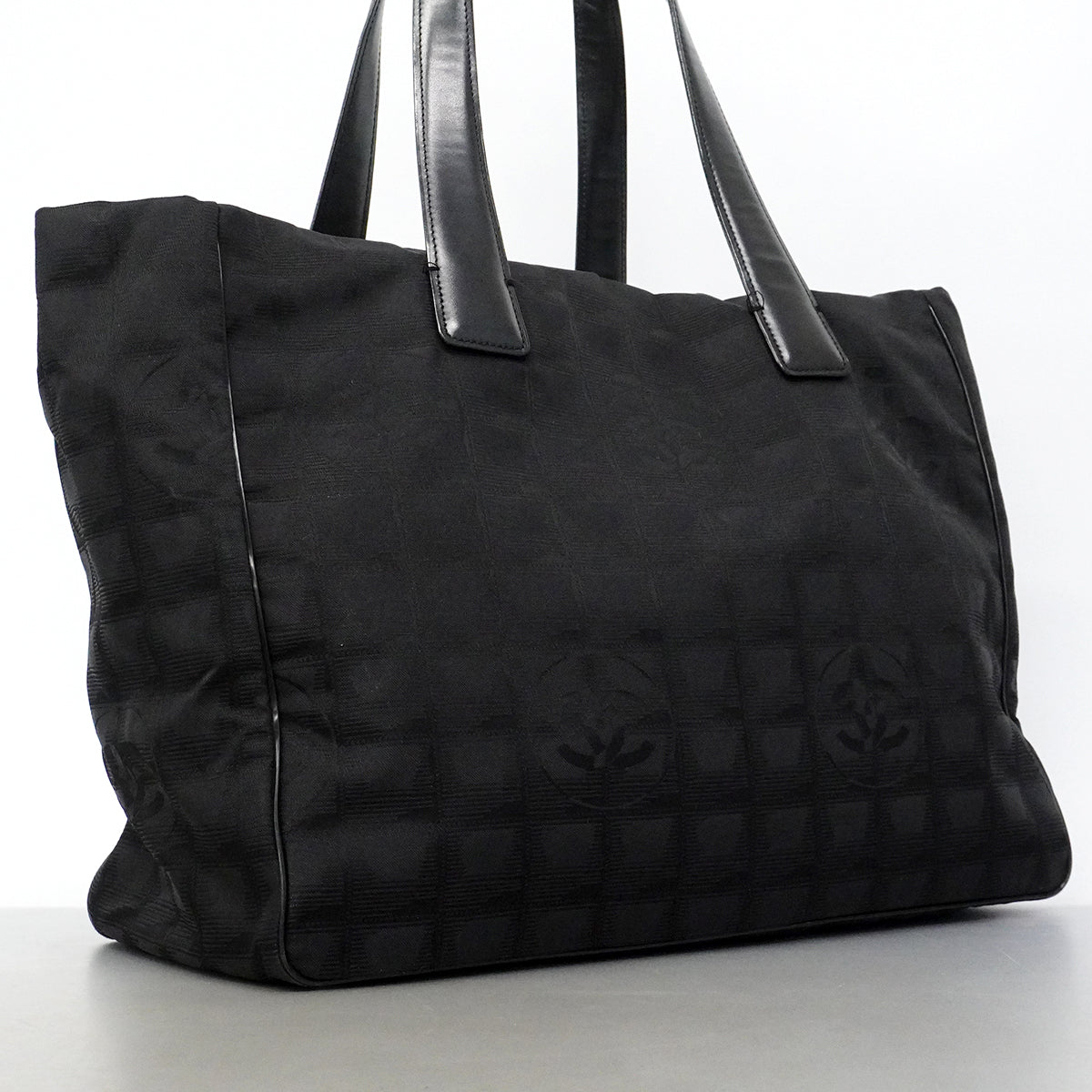 【6fd6272-k】シャネル トートバッグ ニュートラベル ナイロン ブラック シャンパンゴールド金具【中古】レディース