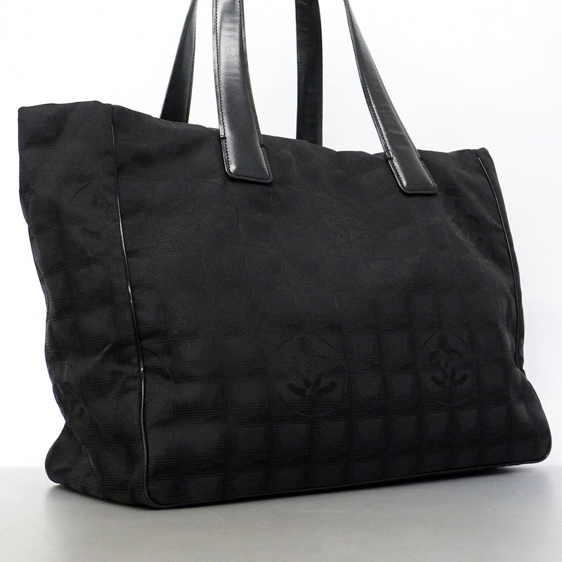 【6fd6272-k】シャネル トートバッグ ニュートラベル ナイロン ブラック シャンパンゴールド金具【中古】レディース