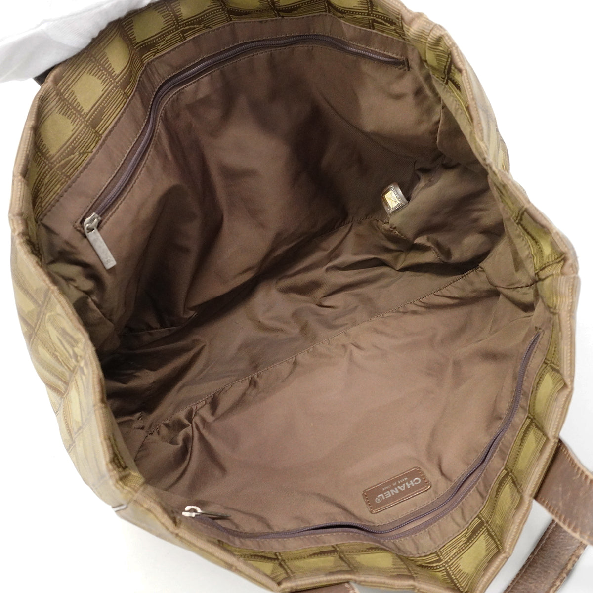 【6fd6299】シャネル トートバッグ ニュートラベル ナイロン カーキ ブラウン シルバー金具【中古】レディース