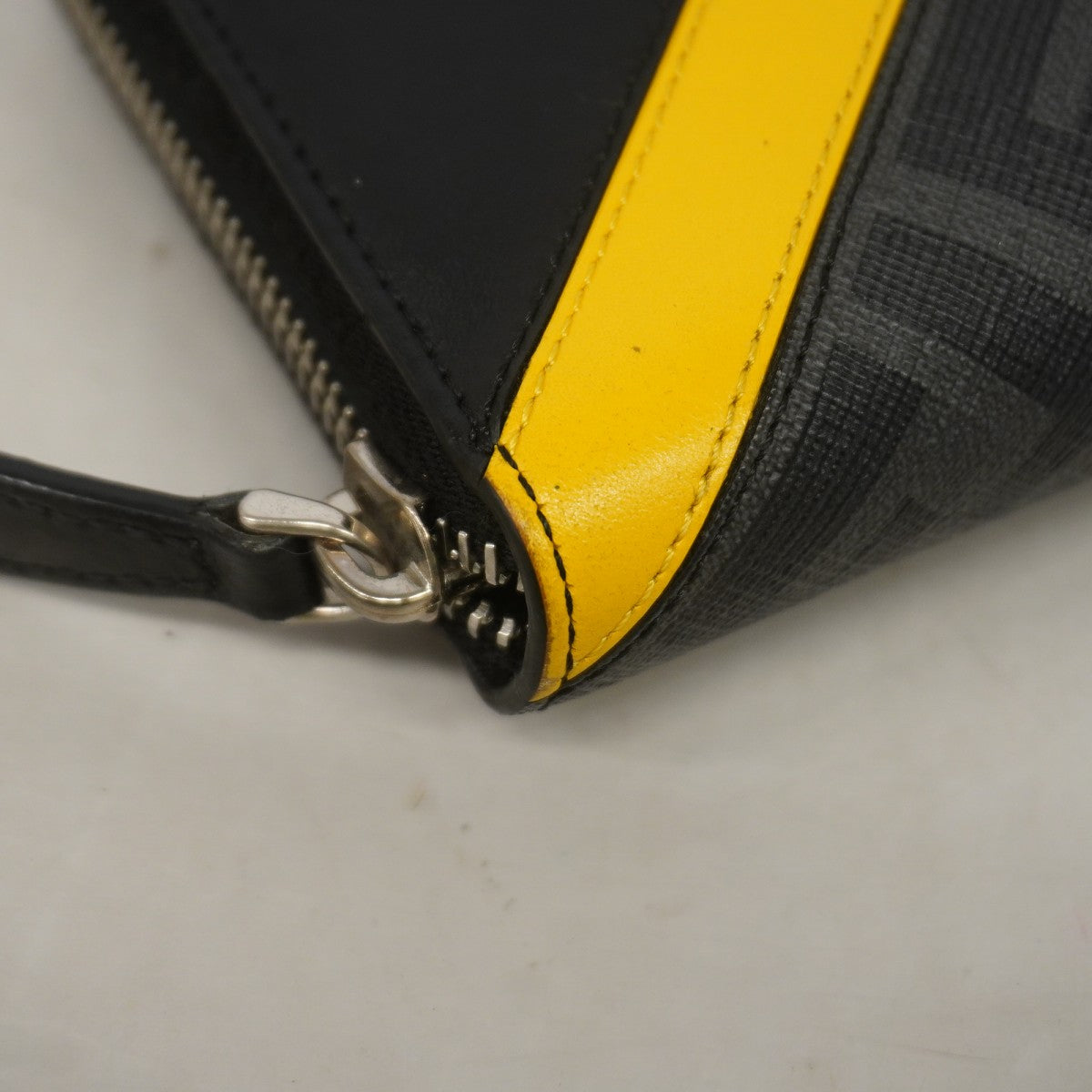 【6fe6441】フェンディ 長財布 ズッカ PVC ブラック イエロー シルバー金具【中古】メンズ レディース ユニセックス