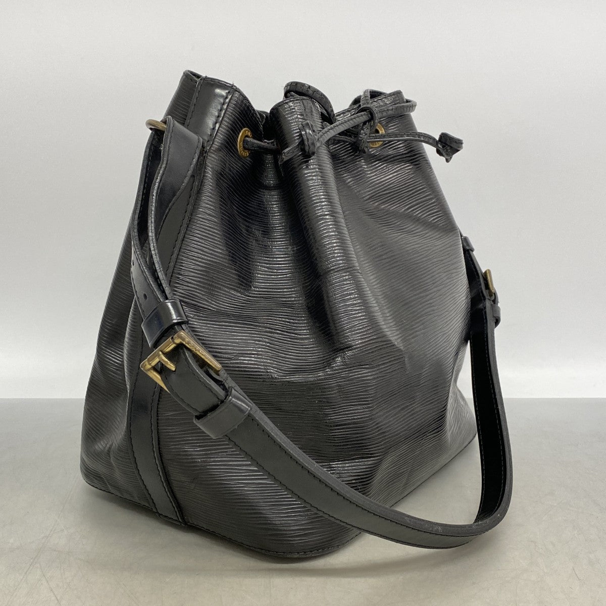 【6fe6463】ルイヴィトン ショルダーバッグ エピ プチノエ M59012 ノワール【中古】レディース