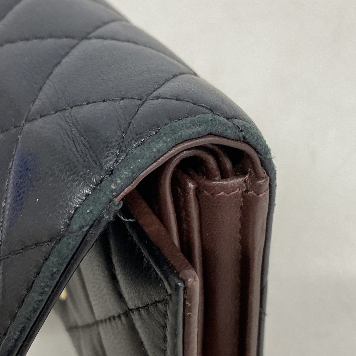 【6fe6783-k】シャネル 三つ折り財布 マトラッセ ラムスキン ブラック ゴールド金具【中古】レディース