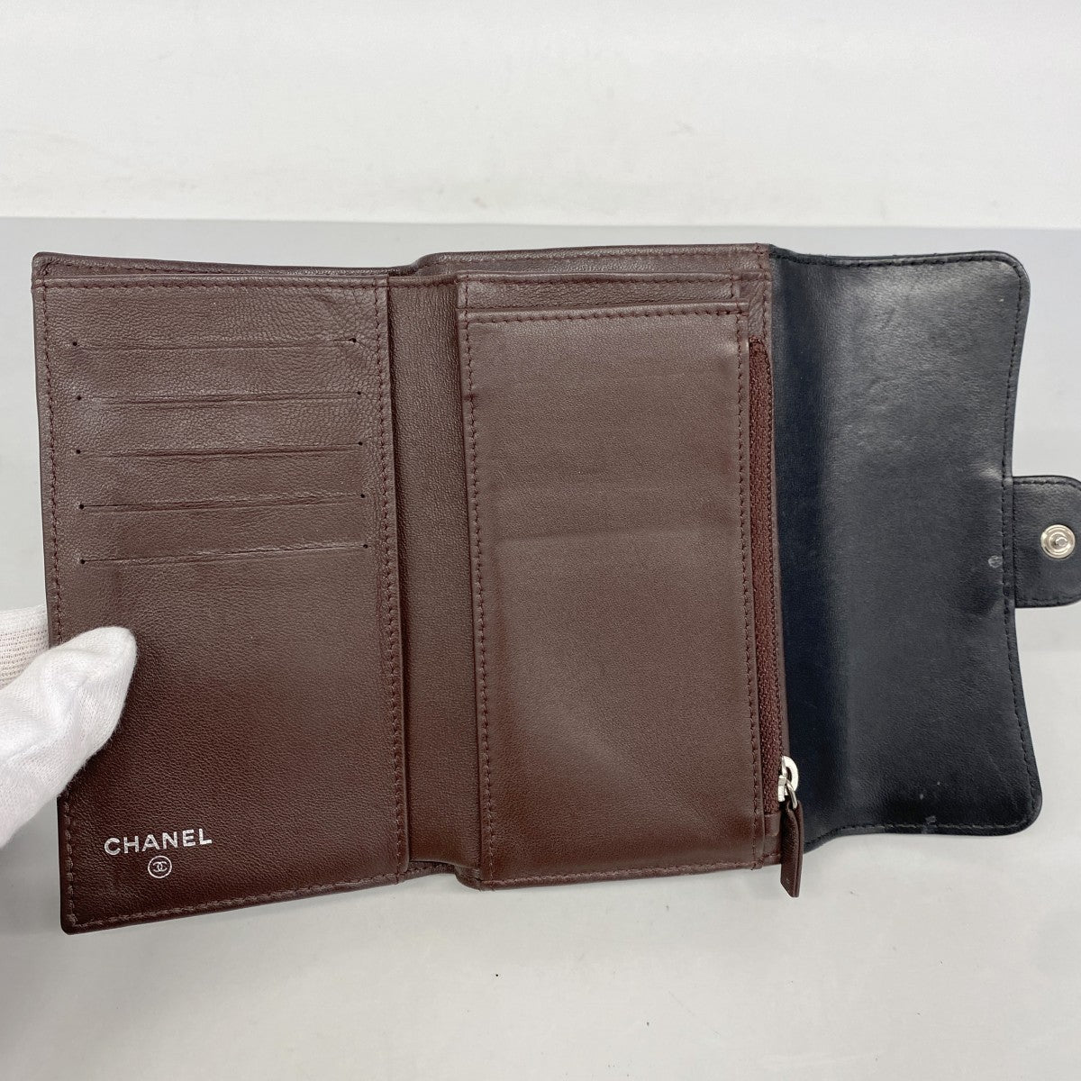 【6fe6810-k】シャネル 三つ折り財布 マトラッセ ラムスキン ブラック シルバー金具【中古】レディース