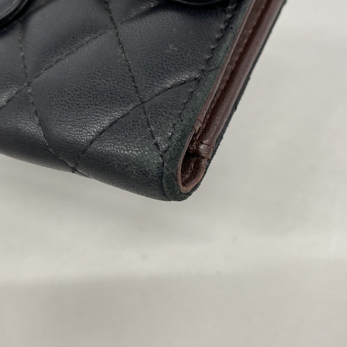【6fe6810-k】シャネル 三つ折り財布 マトラッセ ラムスキン ブラック シルバー金具【中古】レディース