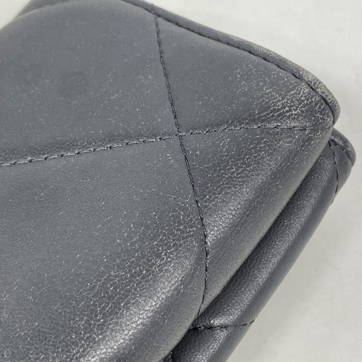 【6fe6962-k】シャネル 三つ折り財布 シャネル19 ラムスキン グレー ゴールド金具【中古】レディース