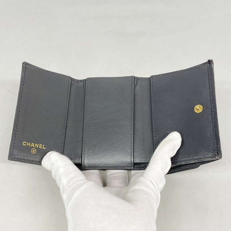 【6fe6962-k】シャネル 三つ折り財布 シャネル19 ラムスキン グレー ゴールド金具【中古】レディース