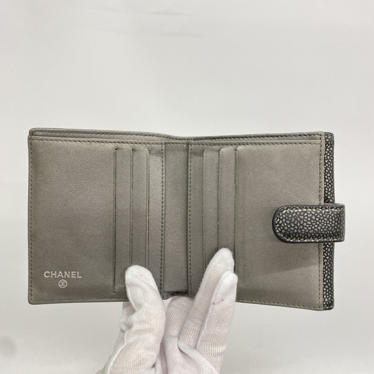 【6ga0052-k】シャネル 財布 キャビアスキン ブラック シルバー金具【中古】レディース