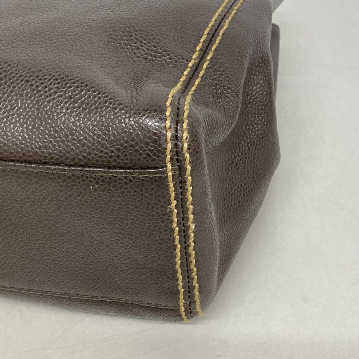 【6ga0053-k】シャネル ショルダーバッグ ワイルドステッチ キャビアスキン ダークブラウン シャンパンゴールド金具【中古】レディース