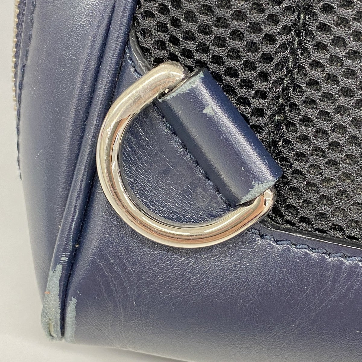 【6ga0065-k】グッチ ボディバッグ グッチシマ 450970 レザー ネイビー シルバー金具【中古】メンズ