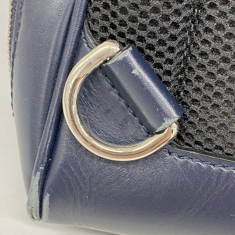 【6ga0065-k】グッチ ボディバッグ グッチシマ 450970 レザー ネイビー シルバー金具【中古】メンズ