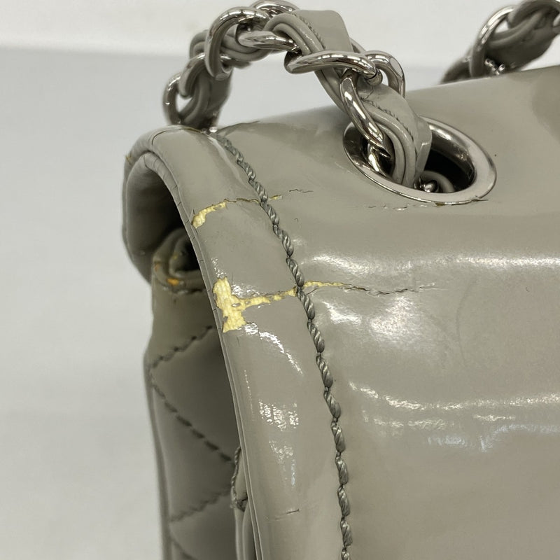 【6ga0128-k】シャネル ショルダーバッグ マトラッセ Wチェーン パテントレザー グレー シルバー金具【中古】レディース