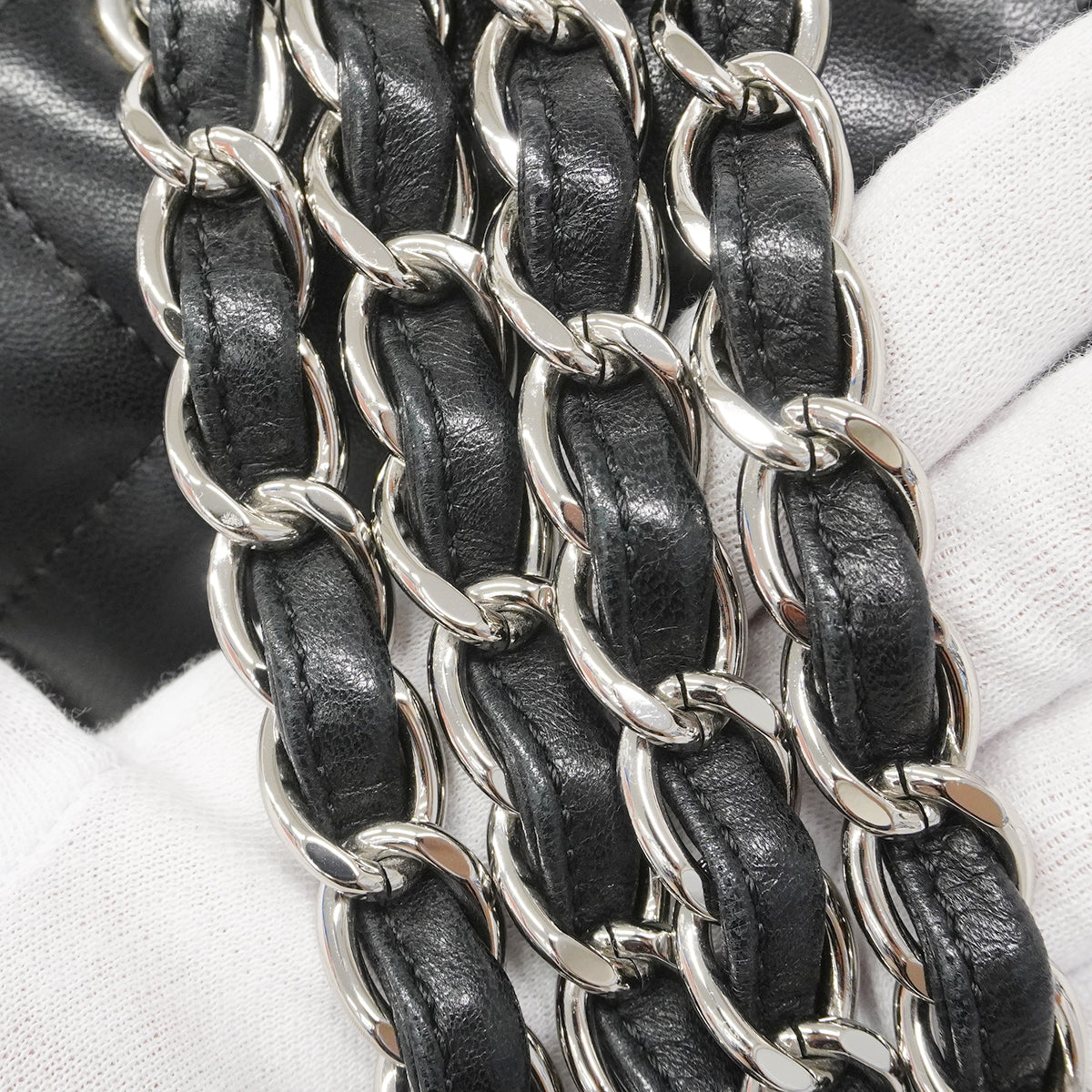 【6ga0142-h】シャネル ショルダーバッグ デカマトラッセ Wフラップ Wチェーン ラムスキン ブラック シルバー金具【中古】レディース