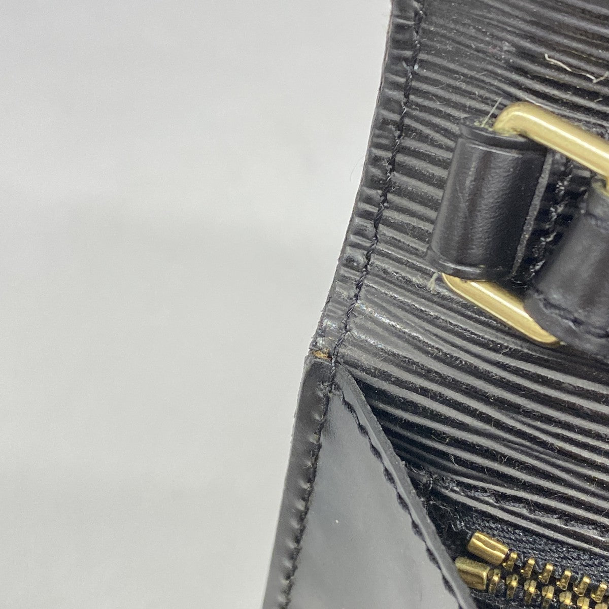【6ga0167-k】ルイヴィトン クラッチバッグ エピ ポシェットセリエドラゴンヌ M52612 ノワール【中古】レディース