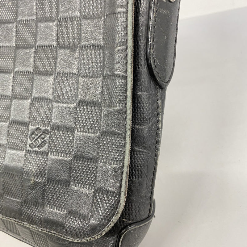 【6ga0195-k】ルイヴィトン ショルダーバッグ ダミエ・アンフィニ ディストリクトPM N41286 オニキス【中古】メンズ