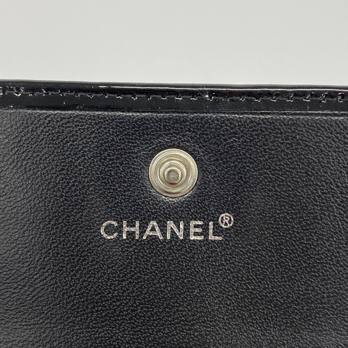 【6ga0210】シャネル 三つ折り財布 パテントレザー ブラック シルバー金具【中古】レディース
