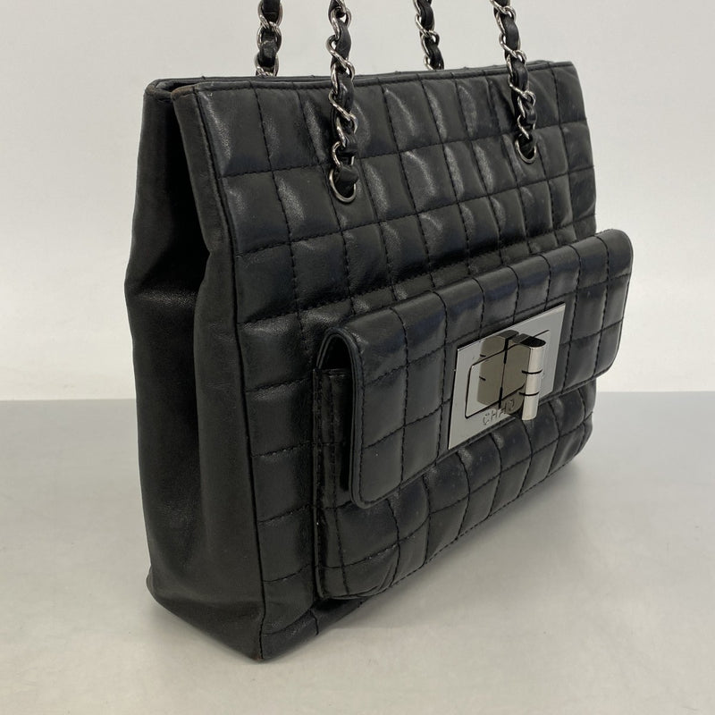 【6ga0335-k】シャネル チェーントート 2.55/チョコバー ラムスキン ブラック シルバー金具【中古】レディース