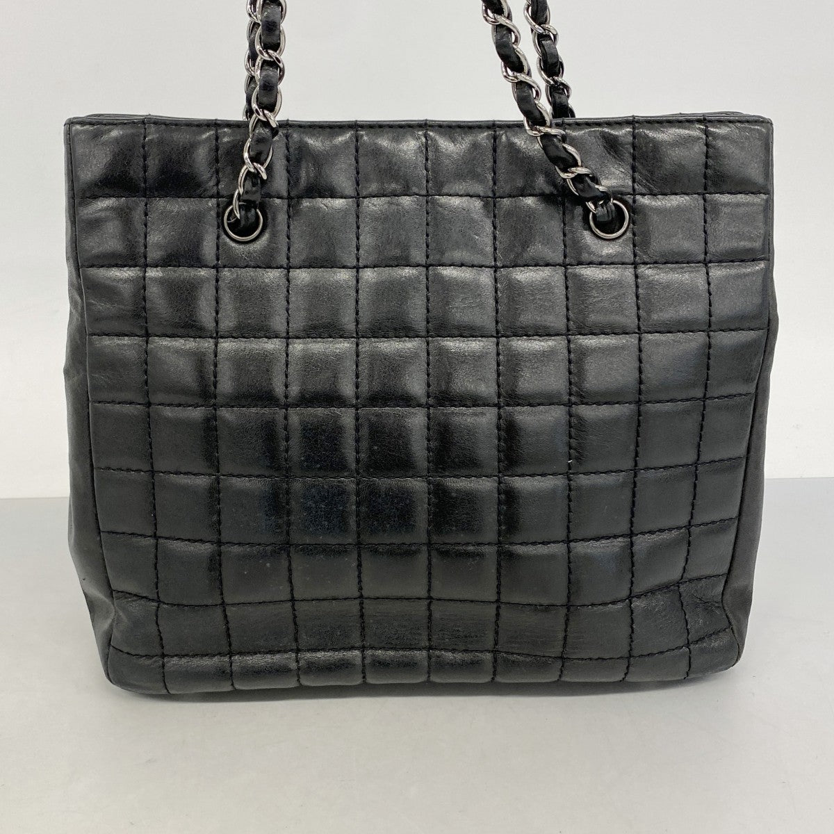 【6ga0335-k】シャネル チェーントート 2.55/チョコバー ラムスキン ブラック シルバー金具【中古】レディース
