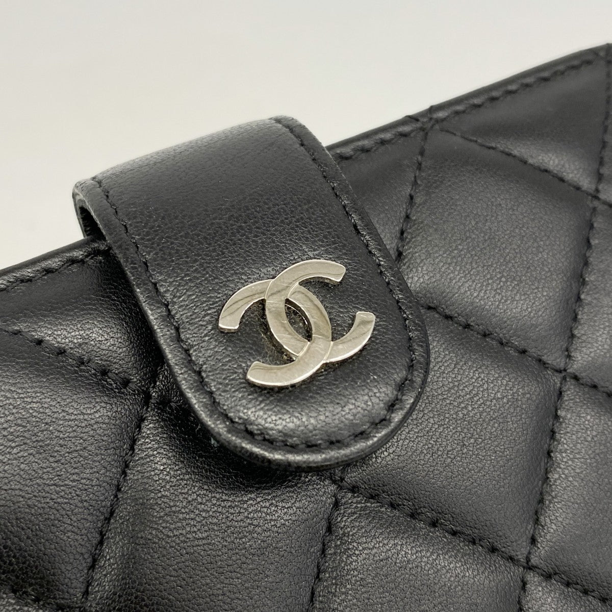【6ga0339-k】シャネル 財布 マトラッセ ラムスキン ブラック シルバー金具【中古】レディース