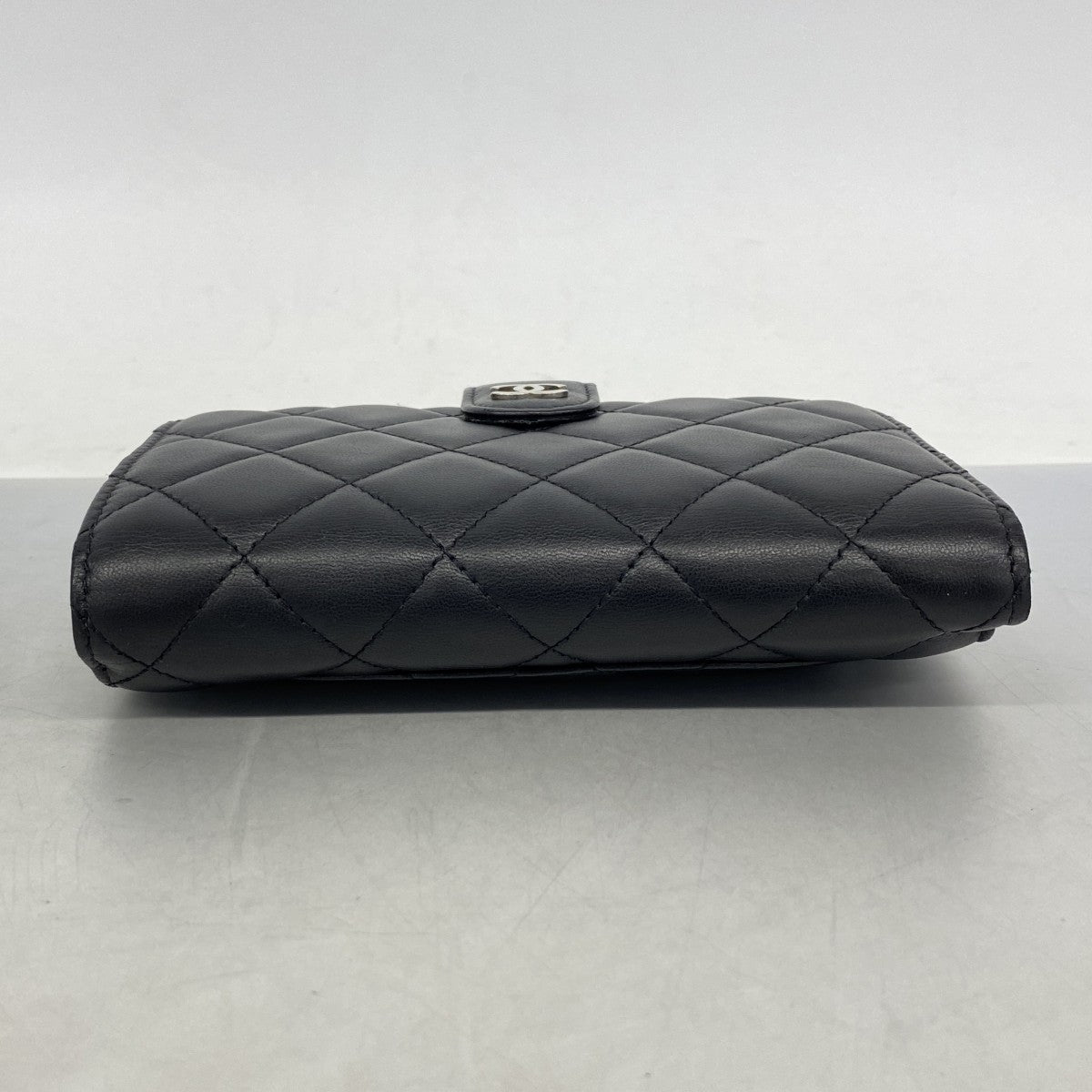 【6ga0339-k】シャネル 財布 マトラッセ ラムスキン ブラック シルバー金具【中古】レディース