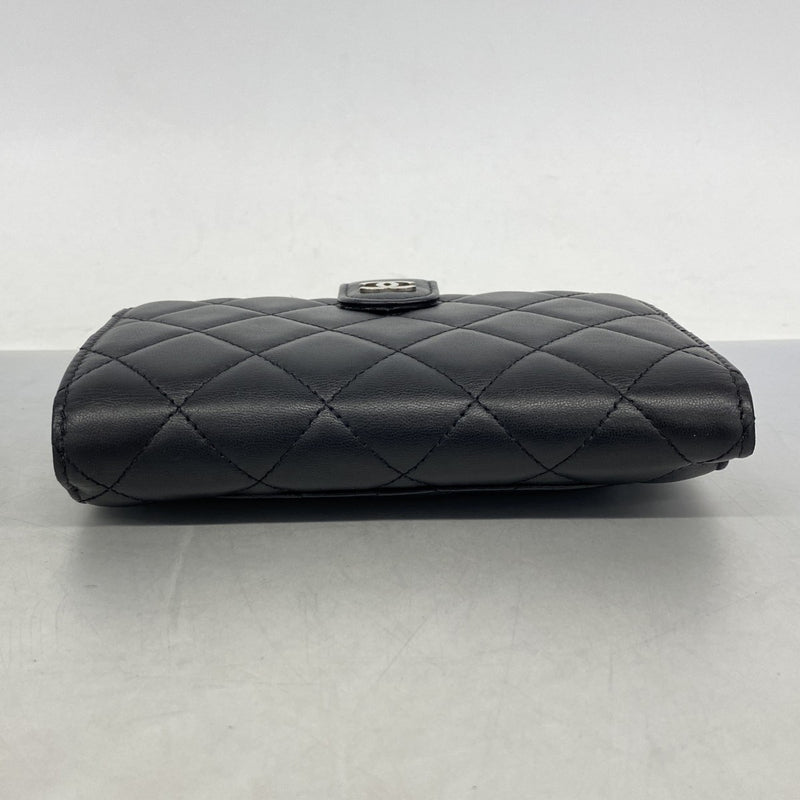 【6ga0339-k】シャネル 財布 マトラッセ ラムスキン ブラック シルバー金具【中古】レディース