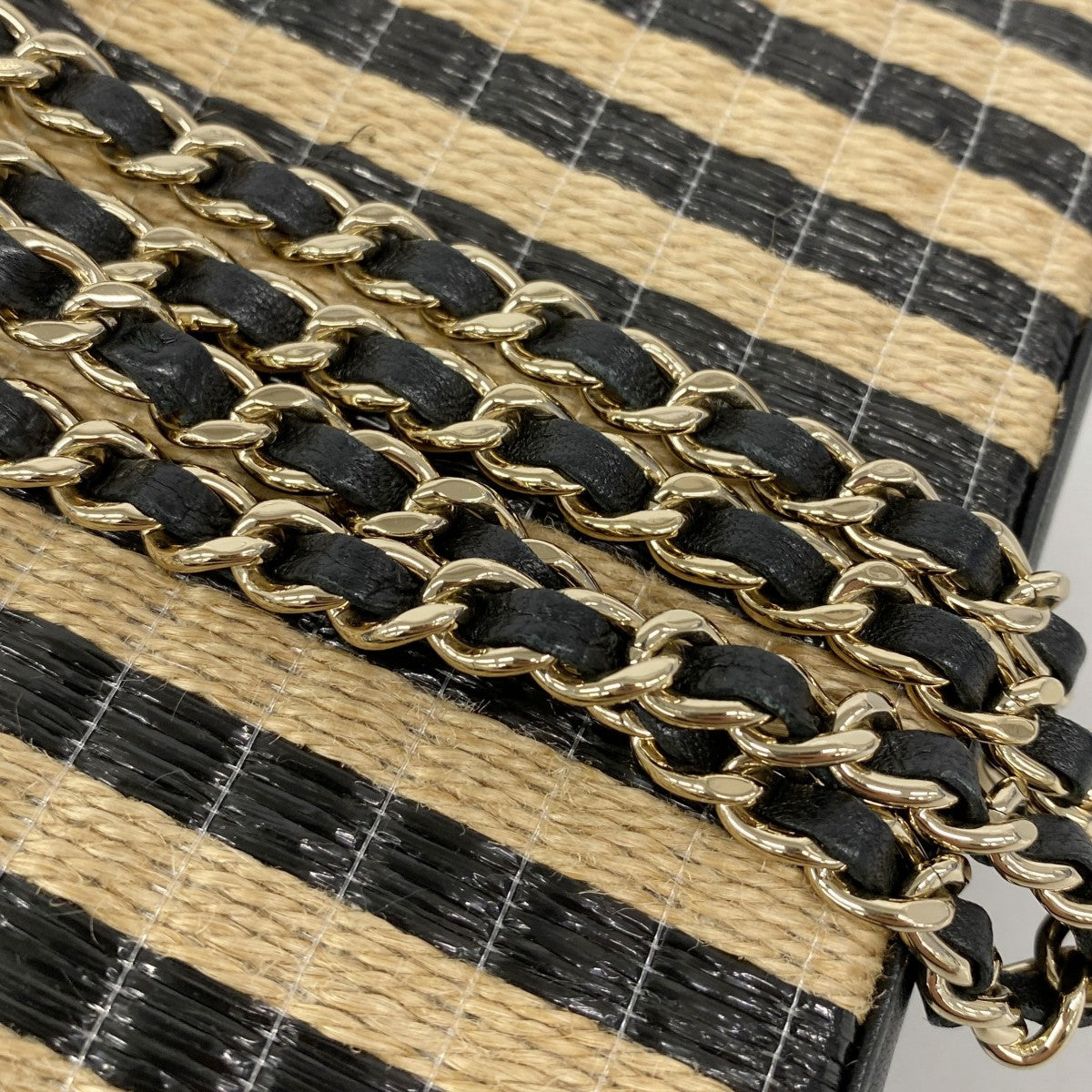 【6ga0352-k】シャネル ショルダーバッグ ラフィア ベージュ ブラック シャンパンゴールド金具【中古】レディース