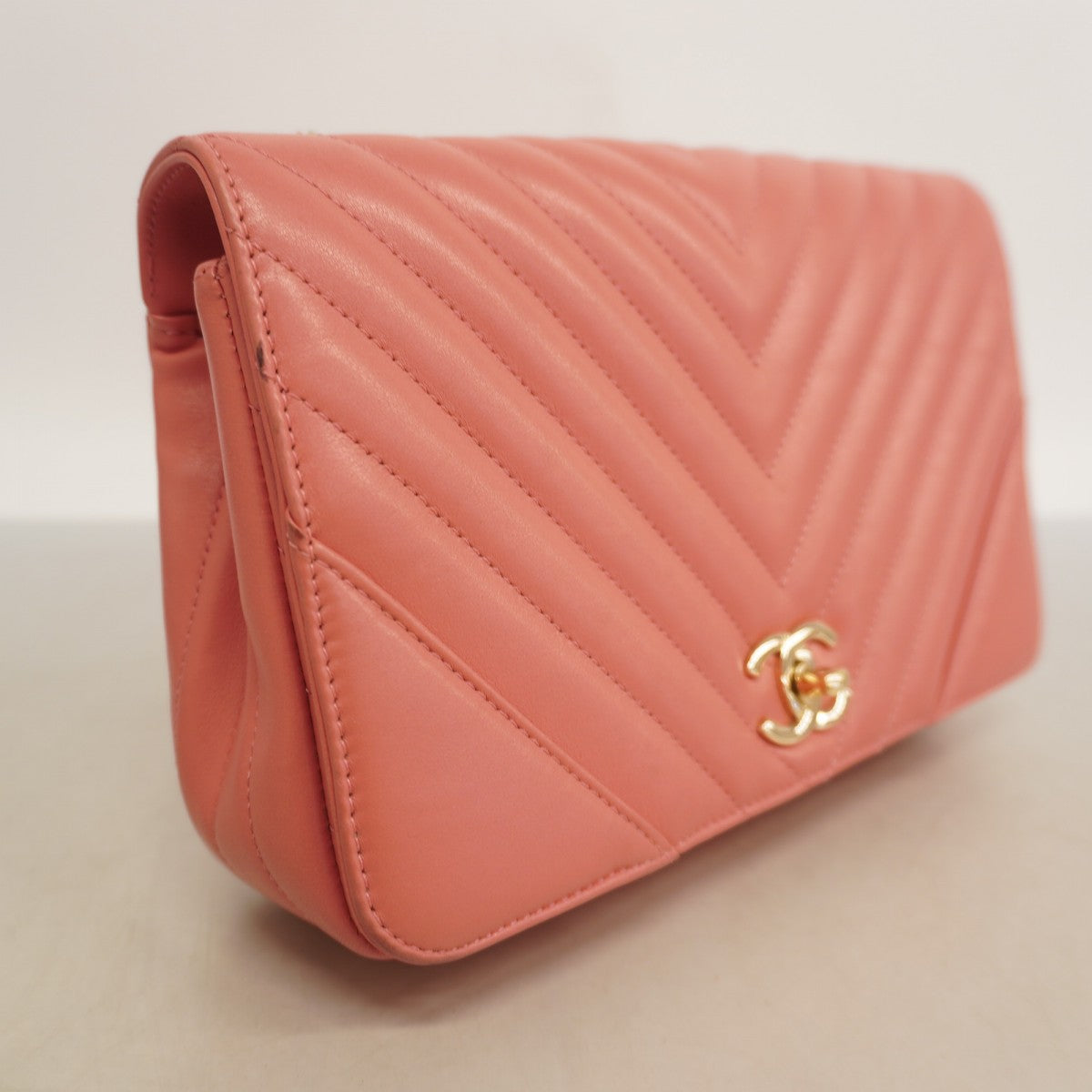 【6ga0402-k】シャネル ショルダーバッグ Vステッチ Wチェーン ラムスキン ピンク シャンパンゴールド金具【中古】レディース