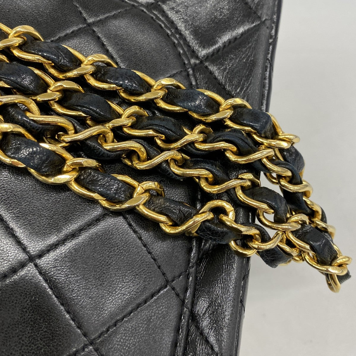 【6ga0445-h】シャネル ショルダーバッグ マトラッセ Wフラップ Wチェーン ラムスキン ブラック ゴールド金具【中古】レディース