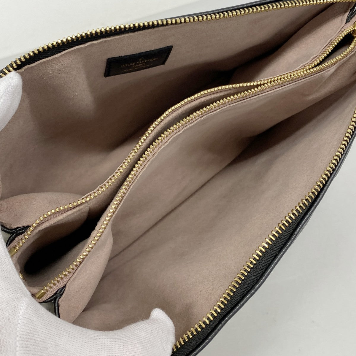 【6ga0450-h】ルイヴィトン ショルダーバッグ モノグラム・エンボス クッサンPM M21260 ノワール【中古】レディース