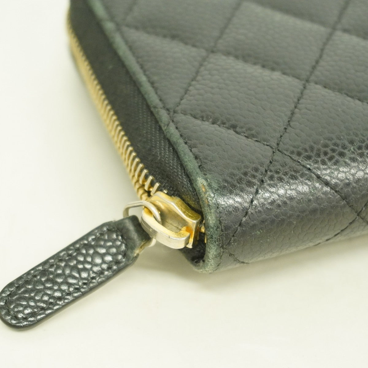 【6ga0486】シャネル 長財布 マトラッセ キャビアスキン ブラック ゴールド金具【中古】レディース