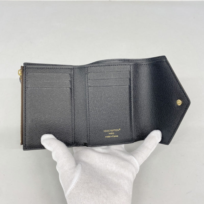 【6ga0594-k】ルイヴィトン 三つ折り財布 モノグラム・リバース ポルトフォイユヴィクトリーヌ M81557 ブラウン【中古】レディース