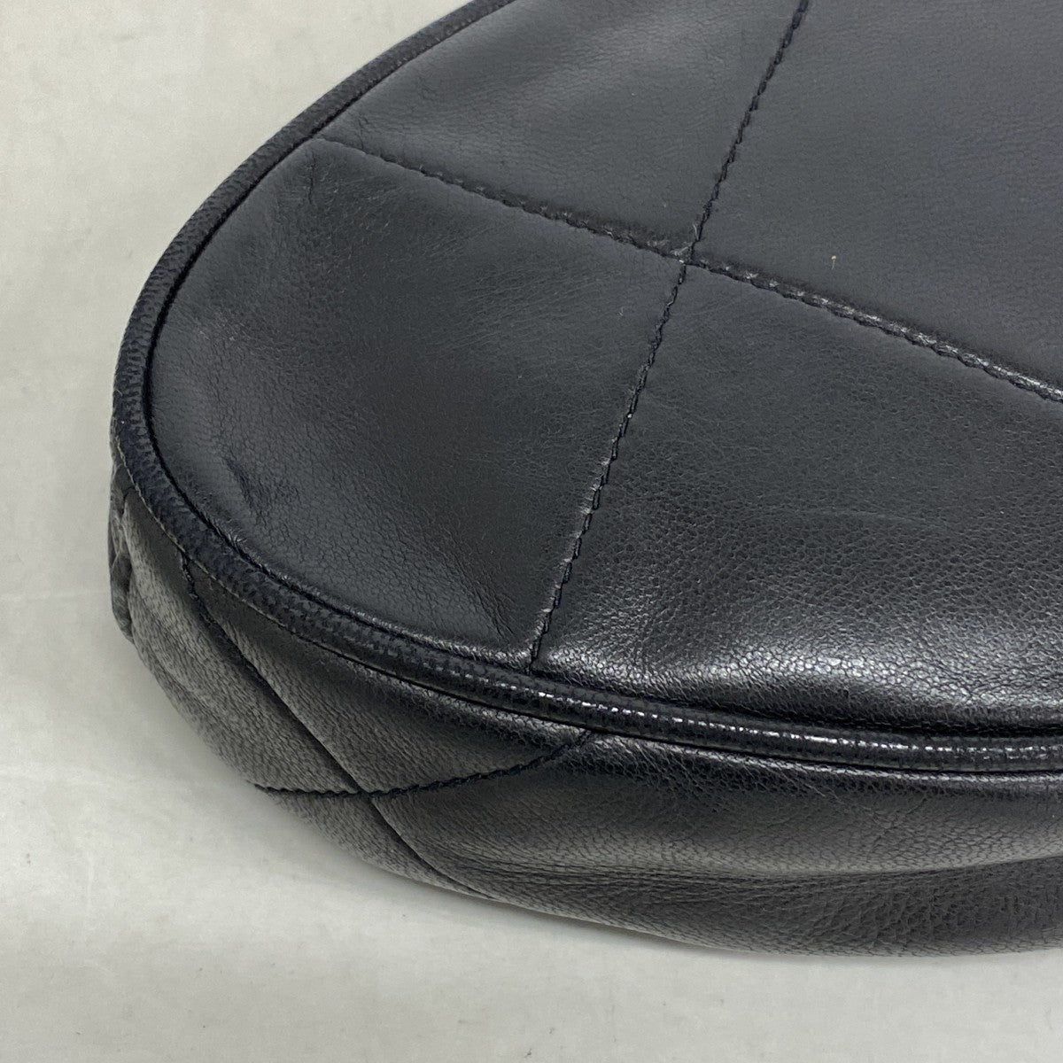 【6ga0617-k】シャネル ポーチ ラムスキン ブラック ゴールド金具【中古】レディース