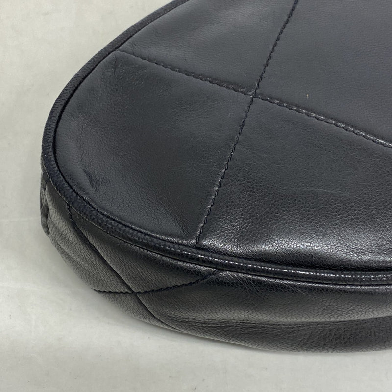 【6ga0617-k】シャネル ポーチ ラムスキン ブラック ゴールド金具【中古】レディース