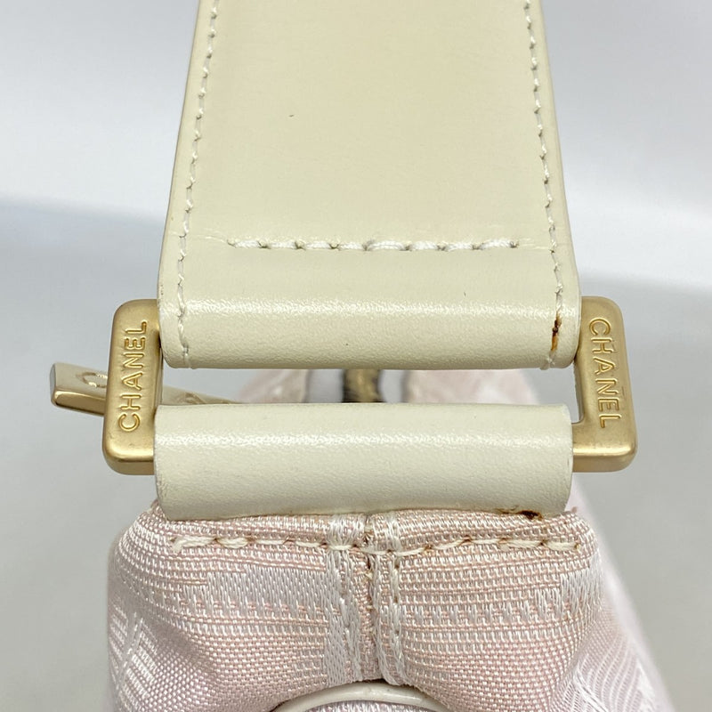 【6ga0733-k】シャネル ショルダーバッグ ニュートラベル ナイロン ピンク シルバー シャンパンゴールド金具【中古】レディース