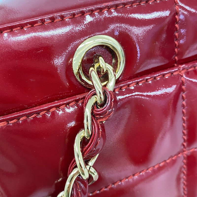 【6ga0753-k】シャネル ショルダーバッグ チョコバー チェーンショルダー パテントレザー レッド ゴールド金具【中古】レディース