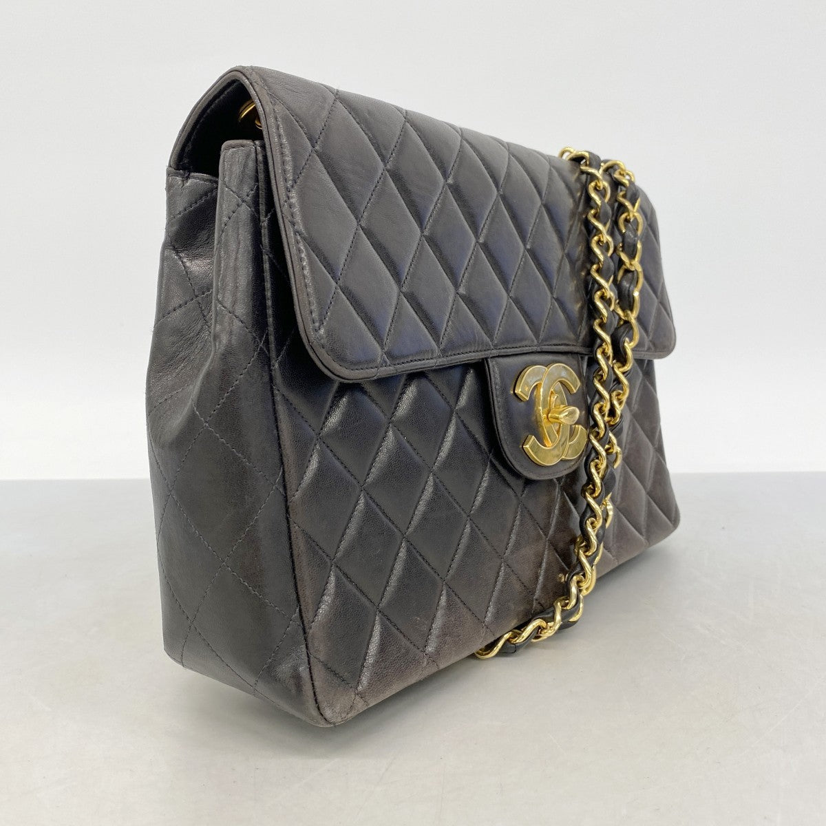 【6gb1169-k】シャネル ショルダーバッグ デカマトラッセ Wチェーン ラムスキン ブラック ゴールド金具【中古】レディース