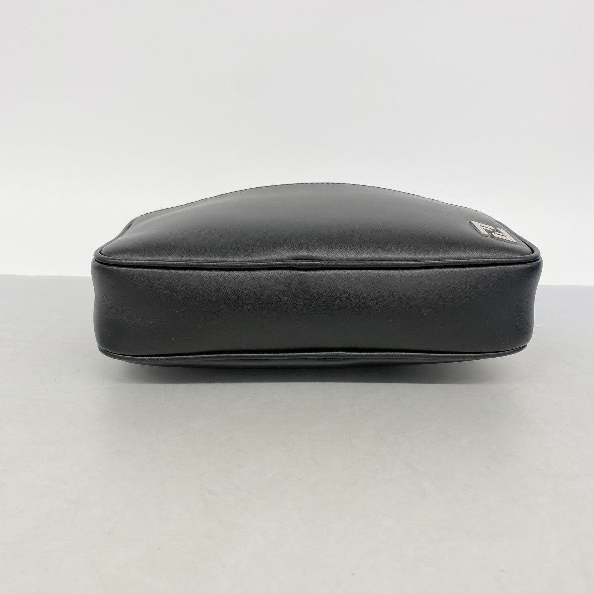 【6gb1324】フェンディ ショルダーバッグ ズッカ PVC レザー ブラック シルバー金具【中古】メンズ
