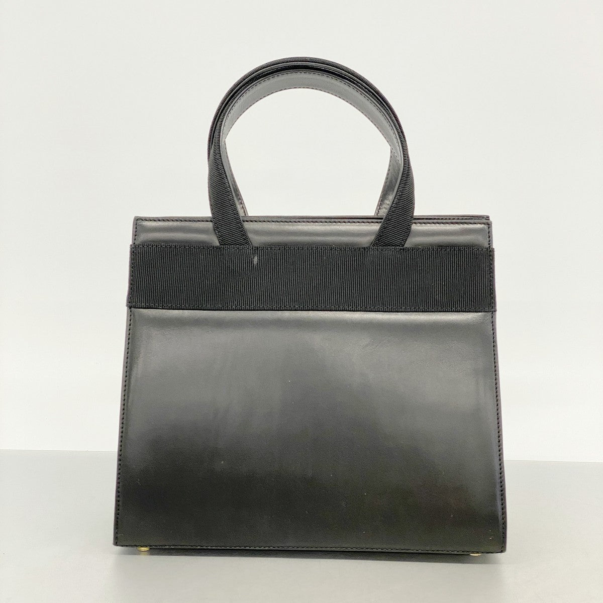 【6gb1325】サルヴァトーレフェラガモ ハンドバッグ ヴァラ レザー ブラック ゴールド金具【中古】レディース