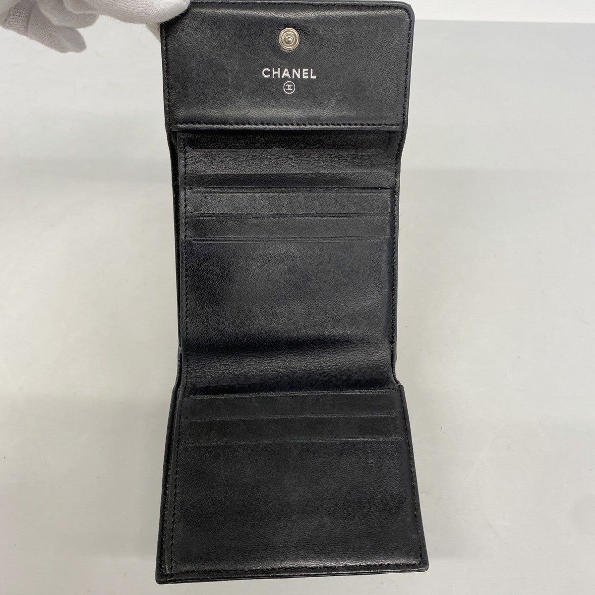 【6gb1849-k】シャネル 三つ折り財布 カメリア ラムスキン ブラック シルバー金具【中古】レディース