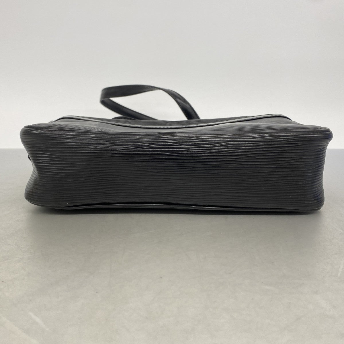 【6gb1856-k】ルイヴィトン ショルダーバッグ エピ トロカデロ24 M52312 ノワール【中古】レディース