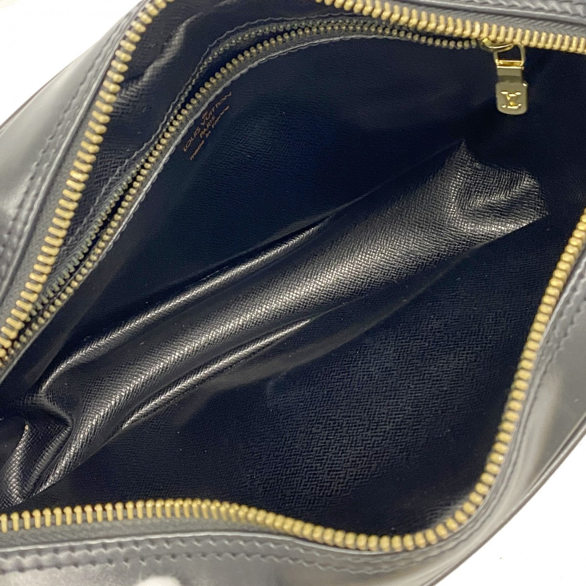 【6gb1856-k】ルイヴィトン ショルダーバッグ エピ トロカデロ24 M52312 ノワール【中古】レディース