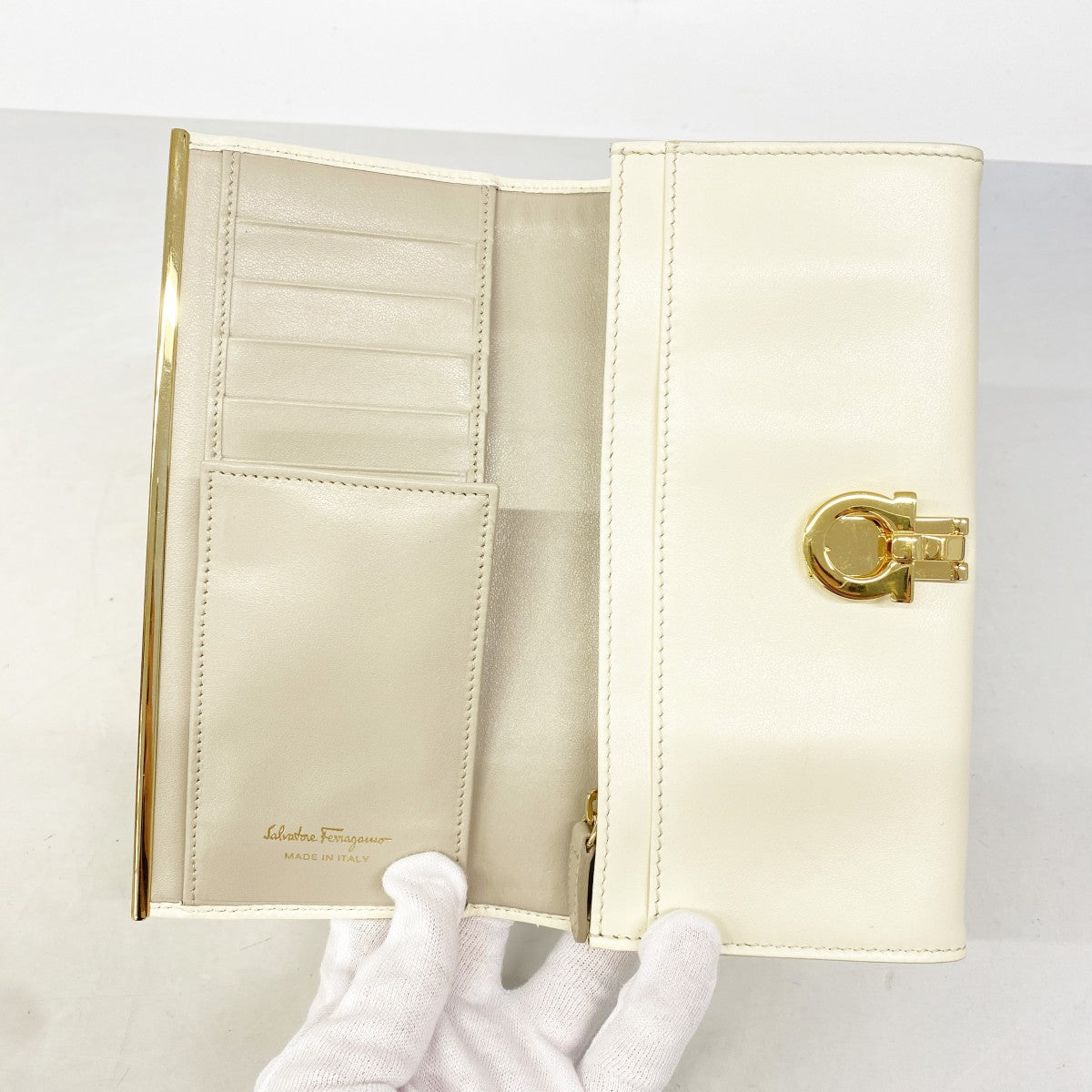 【6gb1917】サルヴァトーレフェラガモ 長財布 レザー パイソン ホワイト ゴールド金具【中古】レディース