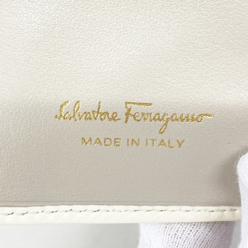【6gb1917】サルヴァトーレフェラガモ 長財布 レザー パイソン ホワイト ゴールド金具【中古】レディース