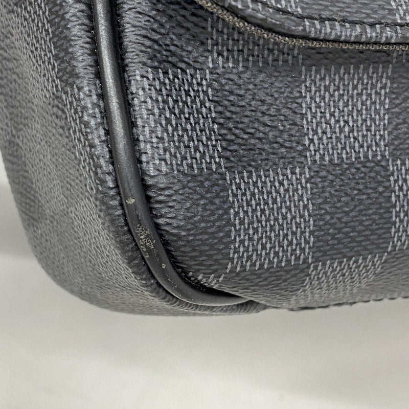 【6gc2439-k】ルイヴィトン ショルダーバッグ ダミエ・グラフィット ディストリクトPM N41260 ブラック グレー【中古】メンズ