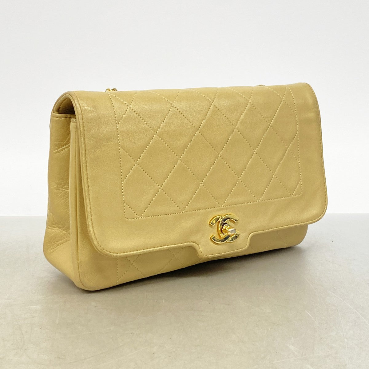 【6gc2462】シャネル ショルダーバッグ ダイアナ チェーンショルダー ラムスキン ベージュ ゴールド金具【中古】レディース